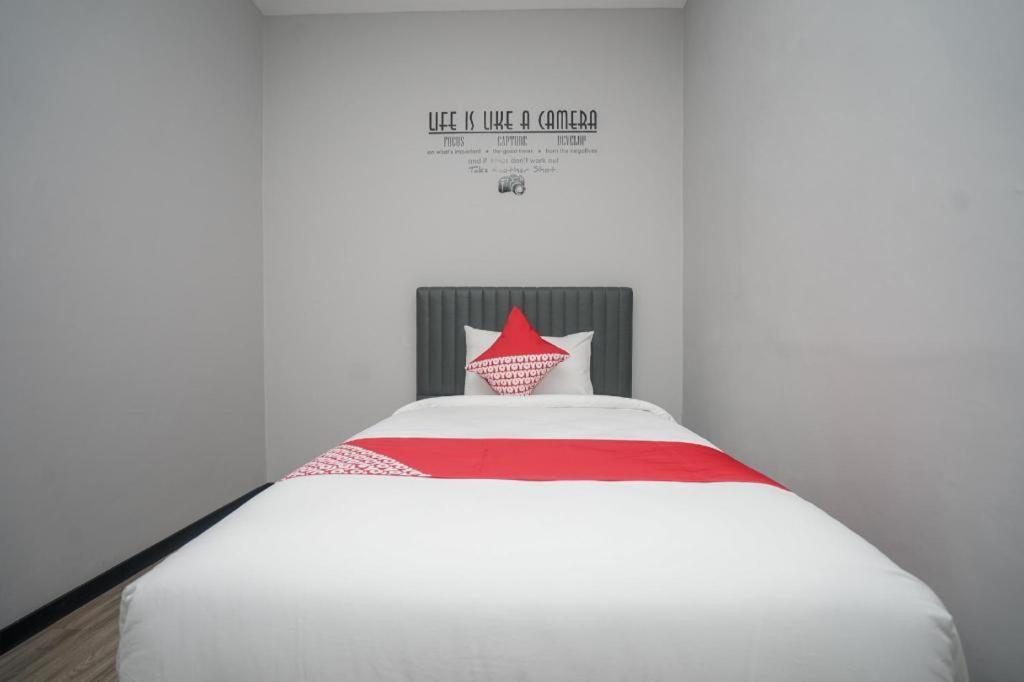 Oyo568拉贾瓦里家庭旅馆 巨港 外观 照片